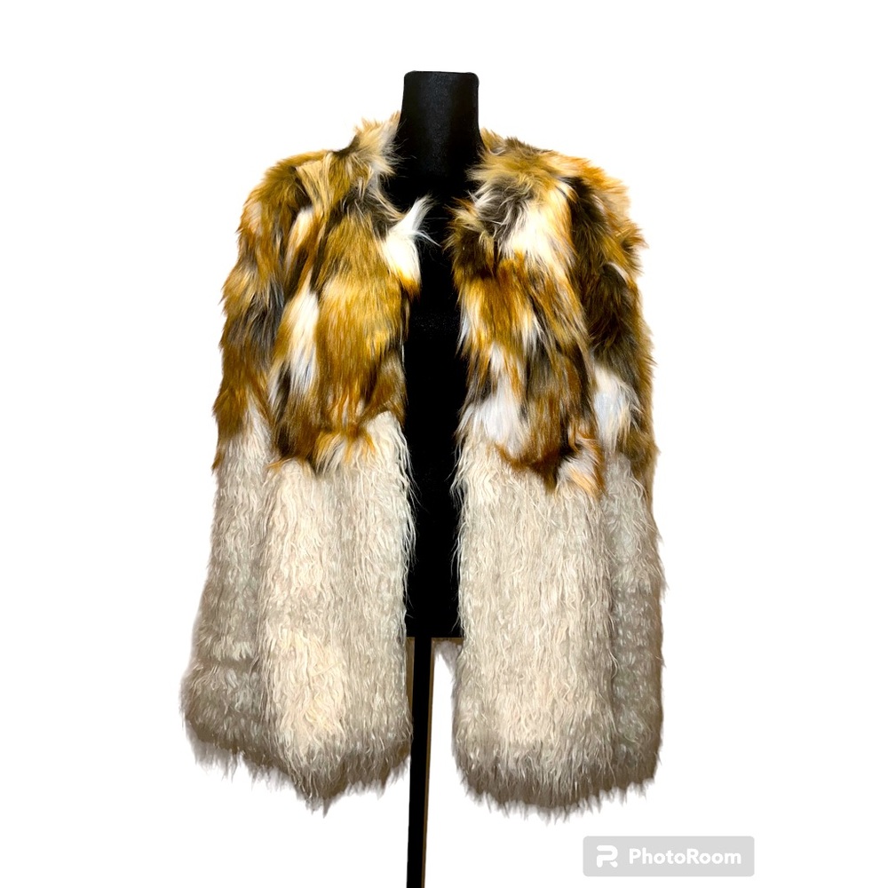 New York & Company Women L/Xl Ivory Faux Sherpa  Hook front jacket.